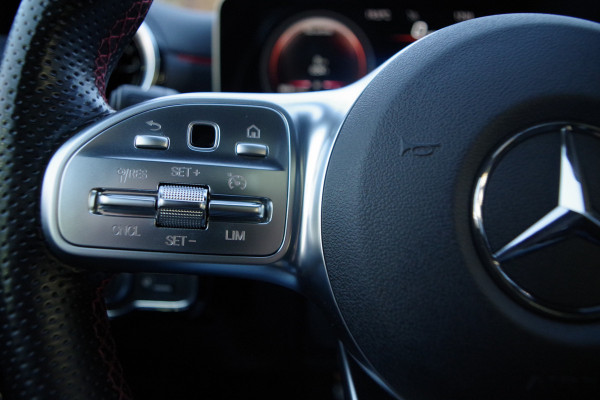 Mercedes-Benz A-Klasse 180 Automaat AMG-Line Business Solution, Panoramadak, LED, Camera, Carplay