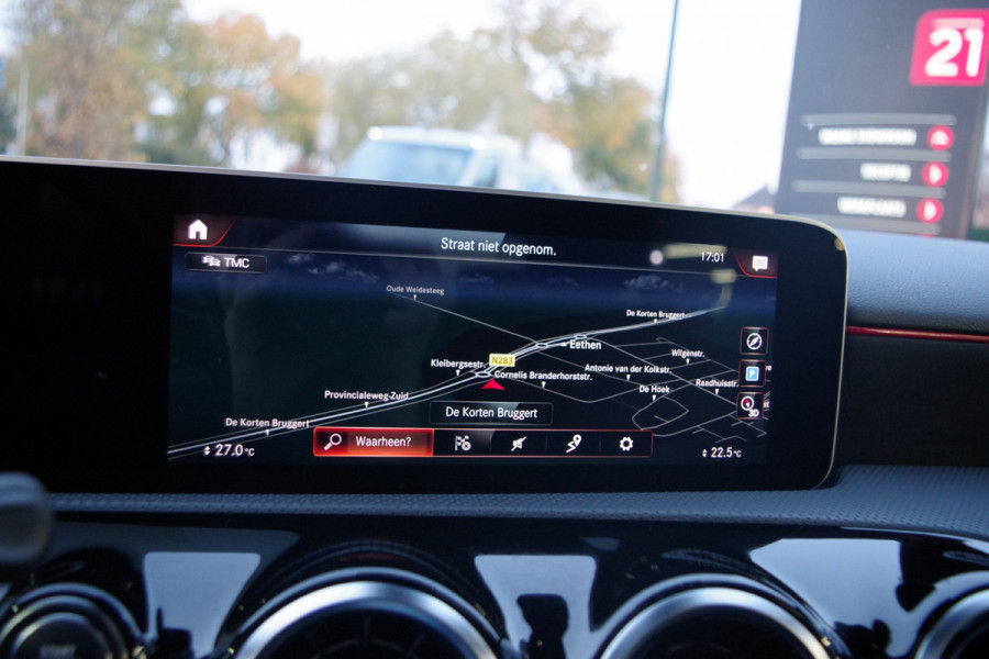 Mercedes-Benz A-Klasse 180 Automaat AMG-Line Business Solution, Panoramadak, LED, Camera, Carplay