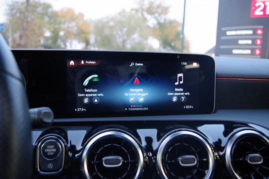 Mercedes-Benz A-Klasse 180 Automaat AMG-Line Business Solution, Panoramadak, LED, Camera, Carplay