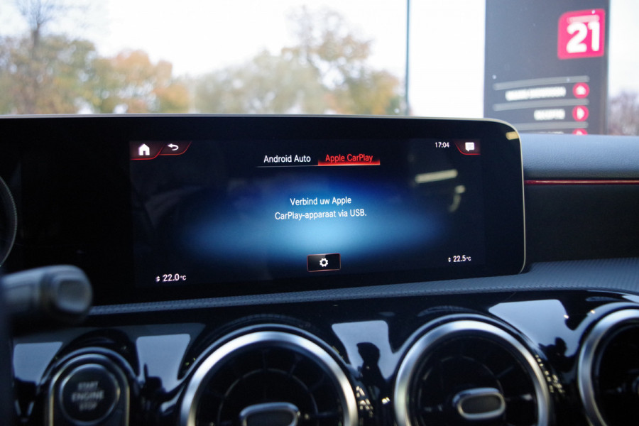 Mercedes-Benz A-Klasse 180 Automaat AMG-Line Business Solution, Panoramadak, LED, Camera, Carplay