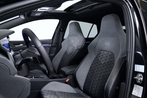 Volkswagen Golf 1.5 eTSI 3x R-Line Automaat 150 PK | Pano | CarPlay | Acc | Stoel + Stuurverwarming | Camera | IQ Light | Pdc | Sfeer |