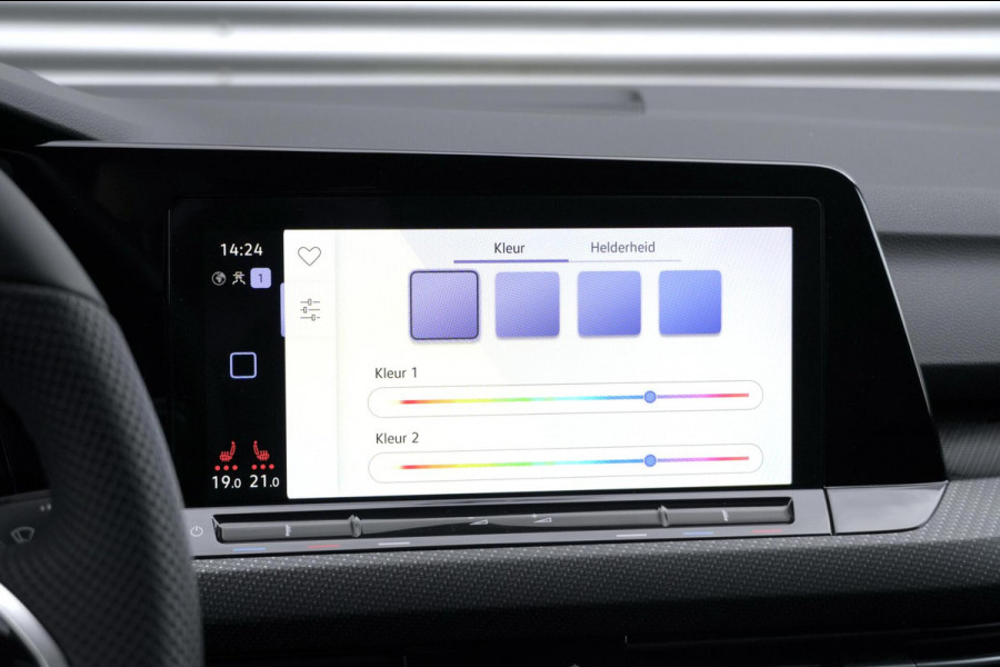 Volkswagen Golf 1.5 eTSI 3x R-Line Automaat 150 PK | Pano | CarPlay | Acc | Stoel + Stuurverwarming | Camera | IQ Light | Pdc | Sfeer |