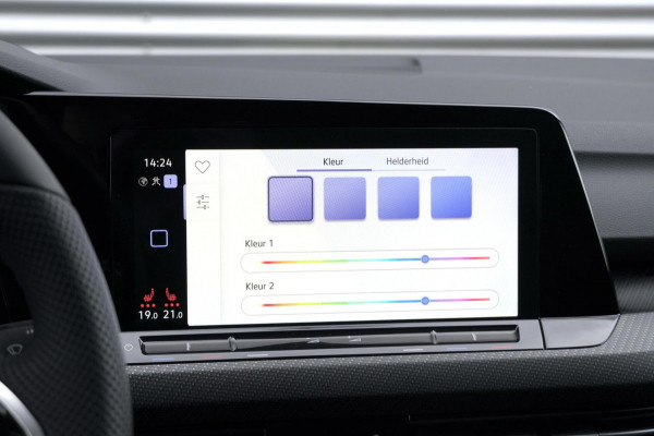 Volkswagen Golf 1.5 eTSI 3x R-Line Automaat 150 PK | Pano | CarPlay | Acc | Stoel + Stuurverwarming | Camera | IQ Light | Pdc | Sfeer |