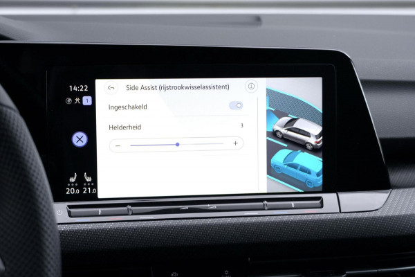 Volkswagen Golf 1.5 eTSI 3x R-Line Automaat 150 PK | Pano | CarPlay | Acc | Stoel + Stuurverwarming | Camera | IQ Light | Pdc | Sfeer |