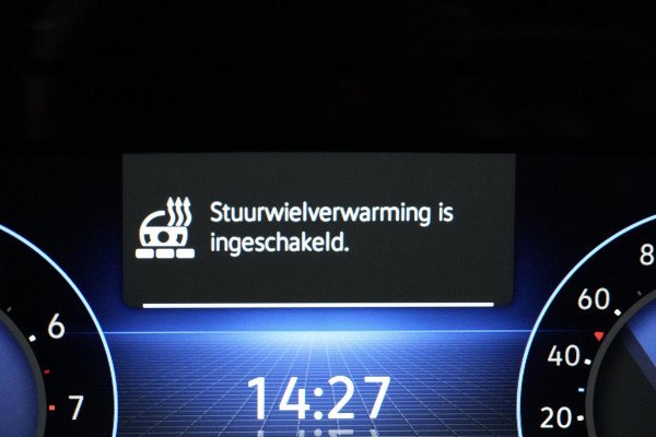 Volkswagen Golf 1.5 eTSI 3x R-Line Automaat 150 PK | Pano | CarPlay | Acc | Stoel + Stuurverwarming | Camera | IQ Light | Pdc | Sfeer |