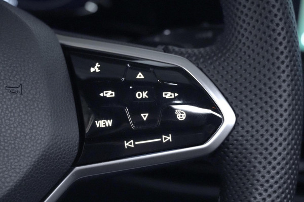 Volkswagen Golf 1.5 eTSI 3x R-Line Automaat 150 PK | Pano | CarPlay | Acc | Stoel + Stuurverwarming | Camera | IQ Light | Pdc | Sfeer |