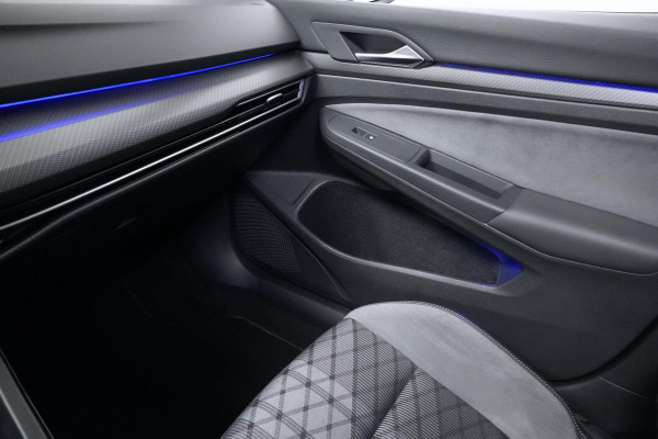 Volkswagen Golf 1.5 eTSI 3x R-Line Automaat 150 PK | Pano | CarPlay | Acc | Stoel + Stuurverwarming | Camera | IQ Light | Pdc | Sfeer |