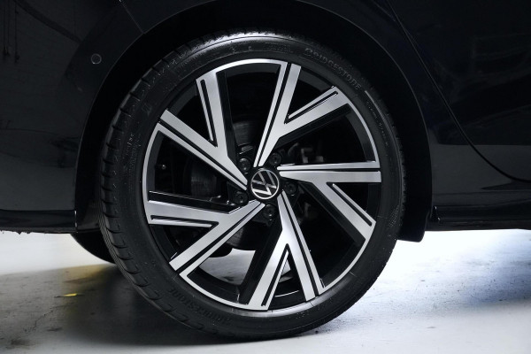 Volkswagen Golf 1.5 eTSI 3x R-Line Automaat 150 PK | Pano | CarPlay | Acc | Stoel + Stuurverwarming | Camera | IQ Light | Pdc | Sfeer |