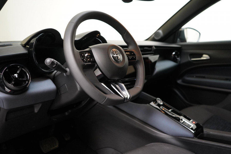 Alfa Romeo junior 1.2 Turbo 145pk Hybrid Ibrida Speciale | Pack Techno | Adaptive | Navigatie | Achteruitrijcamera