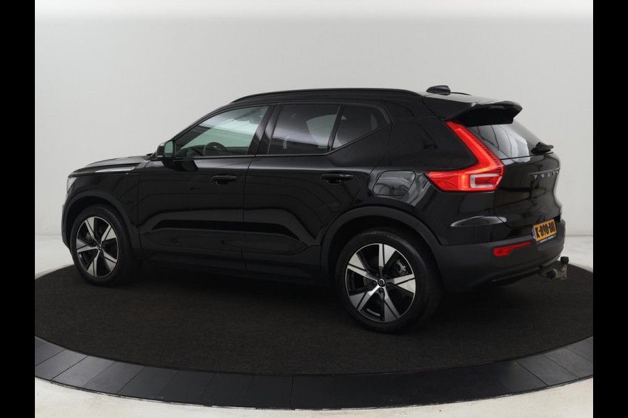 Volvo XC40 Recharge P8 AWD R Design | Trekhaak | Stoel & stuurverwarming | Camera | Carplay | Leder/Alcantara | Adaptive cruise | Keyless | Full LED | 19'' lichtmetalen velgen