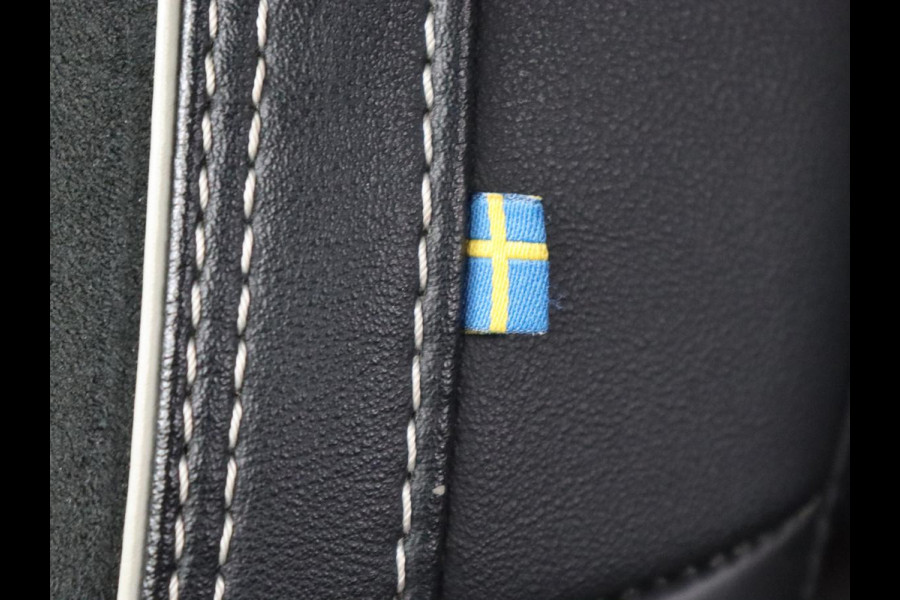 Volvo XC40 Recharge P8 AWD R Design | Trekhaak | Stoel & stuurverwarming | Camera | Carplay | Leder/Alcantara | Adaptive cruise | Keyless | Full LED | 19'' lichtmetalen velgen