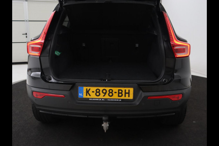 Volvo XC40 Recharge P8 AWD R Design | Trekhaak | Stoel & stuurverwarming | Camera | Carplay | Leder/Alcantara | Adaptive cruise | Keyless | Full LED | 19'' lichtmetalen velgen