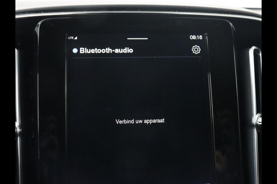 Volvo XC40 Recharge P8 AWD R Design | Trekhaak | Stoel & stuurverwarming | Camera | Carplay | Leder/Alcantara | Adaptive cruise | Keyless | Full LED | 19'' lichtmetalen velgen