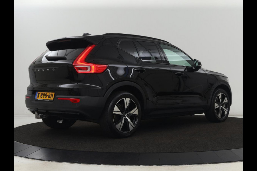Volvo XC40 Recharge P8 AWD R Design | Trekhaak | Stoel & stuurverwarming | Camera | Carplay | Leder/Alcantara | Adaptive cruise | Keyless | Full LED | 19'' lichtmetalen velgen