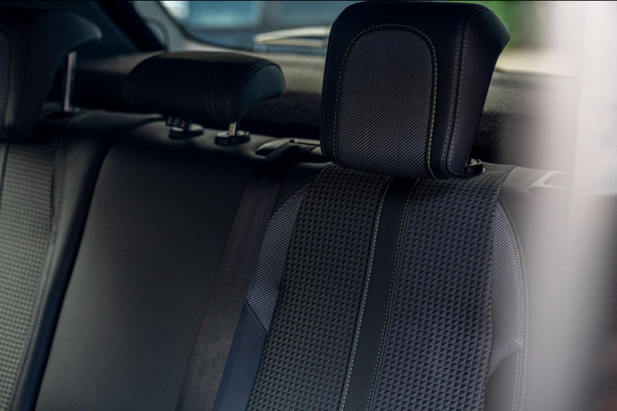 Peugeot 2008 1.2 PureTech GT-line 131 PK Aut. Camera Sfeerverl. Half/Leer i-Cockpit LED 17''