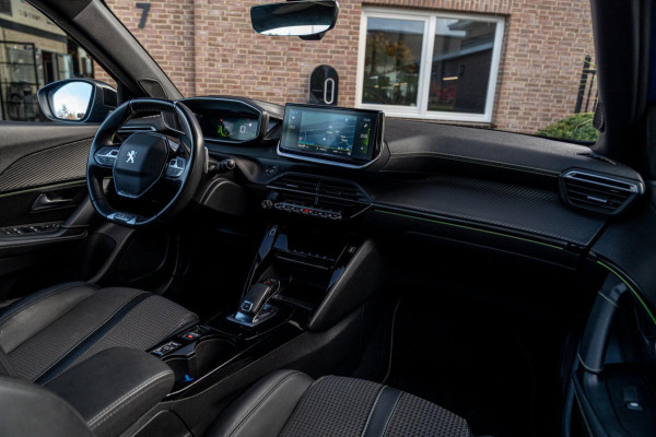 Peugeot 2008 1.2 PureTech GT-line 131 PK Aut. Camera Sfeerverl. Half/Leer i-Cockpit LED 17''