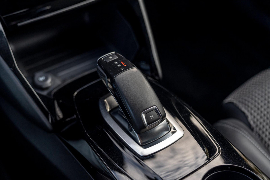 Peugeot 2008 1.2 PureTech GT-line 131 PK Aut. Camera Sfeerverl. Half/Leer i-Cockpit LED 17''