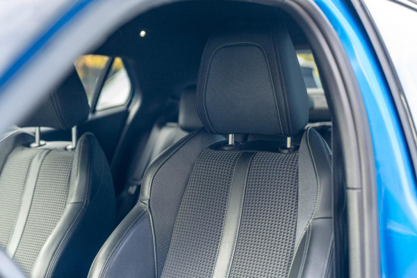 Peugeot 2008 1.2 PureTech GT-line 131 PK Aut. Camera Sfeerverl. Half/Leer i-Cockpit LED 17''