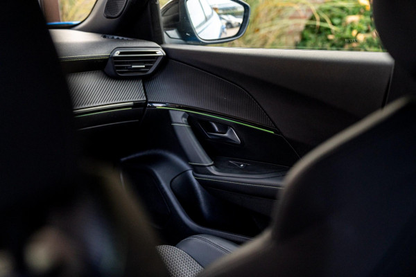 Peugeot 2008 1.2 PureTech GT-line 131 PK Aut. Camera Sfeerverl. Half/Leer i-Cockpit LED 17''