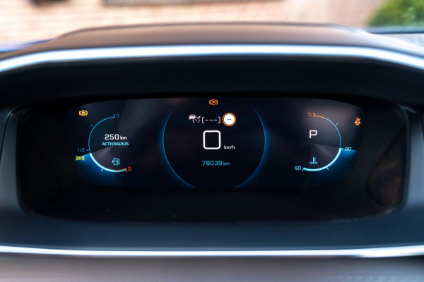 Peugeot 2008 1.2 PureTech Allure Pack 131 PK Aut. Adaptive Cruise Camera LED PDC 17''