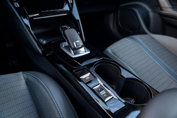 Peugeot 2008 1.2 PureTech Allure Pack 131 PK Aut. Adaptive Cruise Camera LED PDC 17''