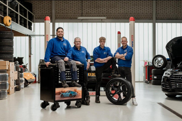 Peugeot 2008 1.2 PureTech Allure Pack 131 PK Aut. Adaptive Cruise Camera LED PDC 17''