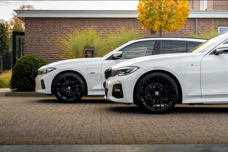 BMW 3 Serie Touring 320e MY 2023 204 PK 1e Eig Dealer o.h Carplay LED Head-Up 19'