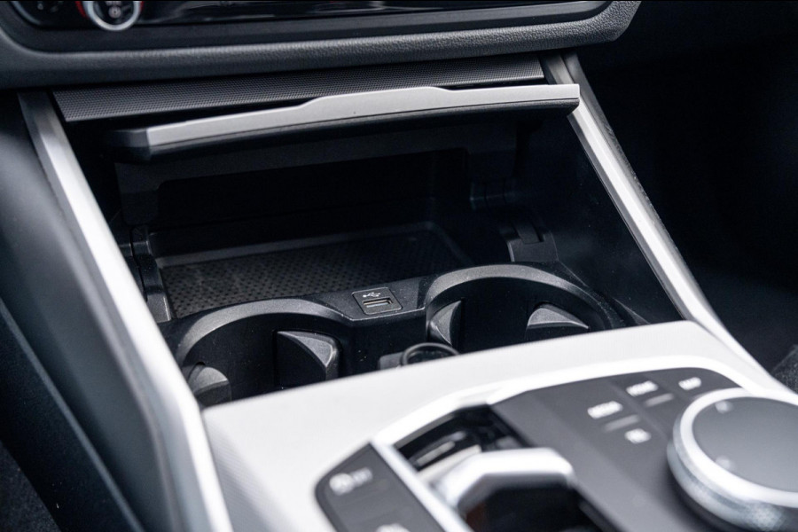 BMW 3 Serie Touring 320e MY 2023 204 PK 1e Eig Dealer o.h Carplay LED Head-Up 19'