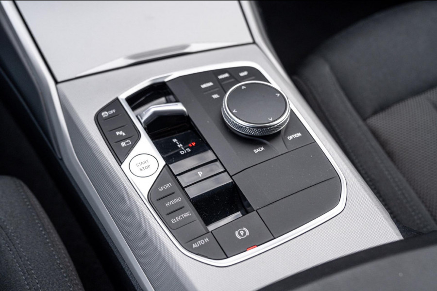 BMW 3 Serie Touring 320e MY 2023 204 PK 1e Eig Dealer o.h Carplay LED Head-Up 19'