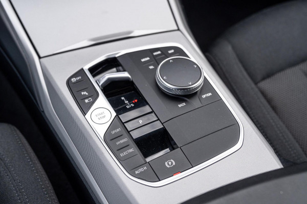 BMW 3 Serie Touring 320e MY 2023 204 PK 1e Eig Dealer o.h Carplay LED Head-Up 19'