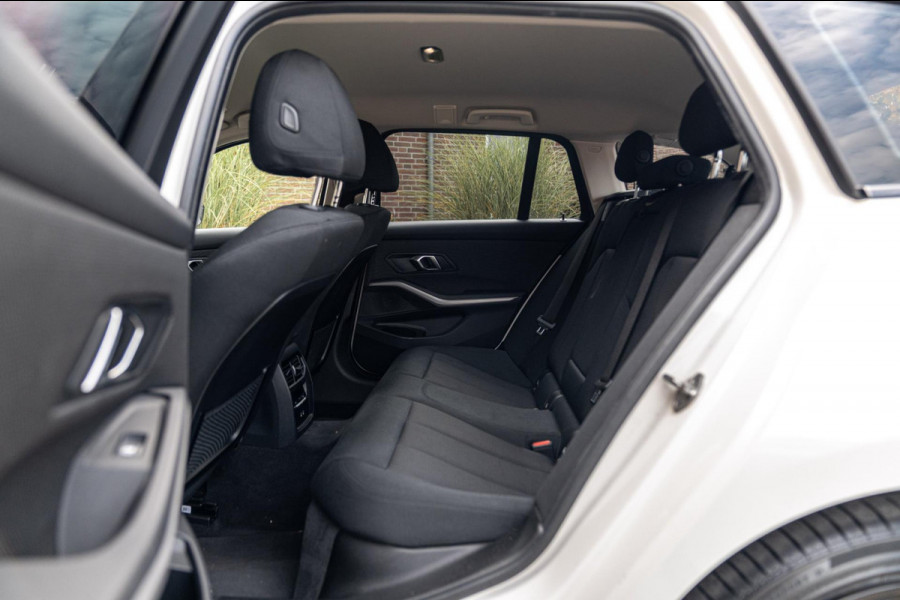 BMW 3 Serie Touring 320e MY 2023 204 PK 1e Eig Dealer o.h Carplay LED Head-Up 19'