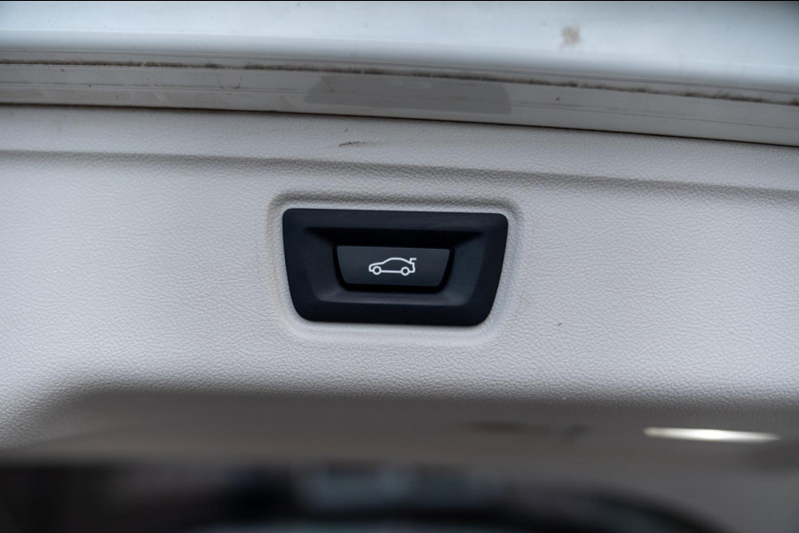 BMW 3 Serie Touring 320e MY 2023 204 PK 1e Eig Dealer o.h Carplay LED Head-Up 19'