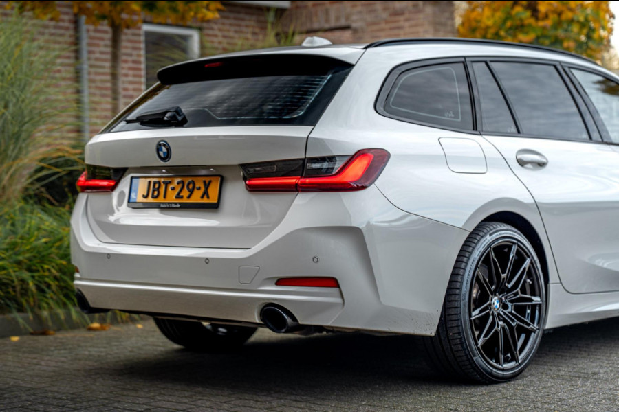 BMW 3 Serie Touring 320e MY 2023 204 PK 1e Eig Dealer o.h Carplay LED Head-Up 19'