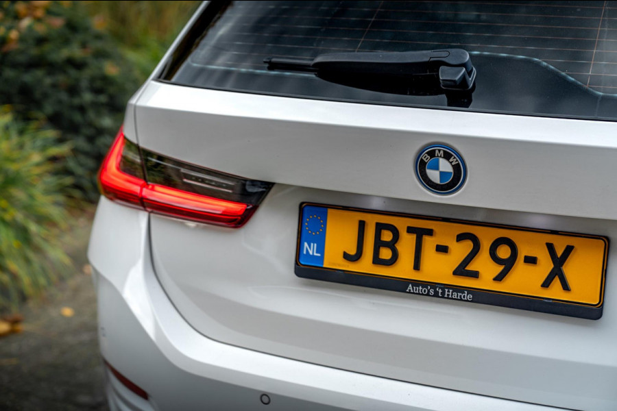 BMW 3 Serie Touring 320e MY 2023 204 PK 1e Eig Dealer o.h Carplay LED Head-Up 19'