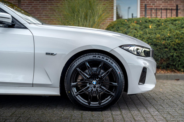 BMW 3 Serie Touring 320e MY 2023 204 PK 1e Eig Dealer o.h Carplay LED Head-Up 19'