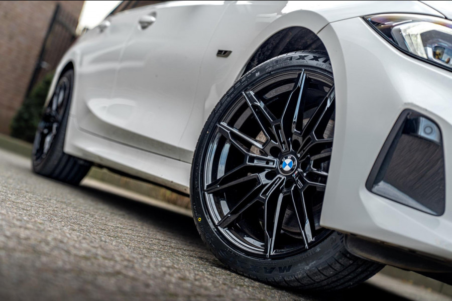 BMW 3 Serie Touring 320e MY 2023 204 PK 1e Eig Dealer o.h Carplay LED Head-Up 19'