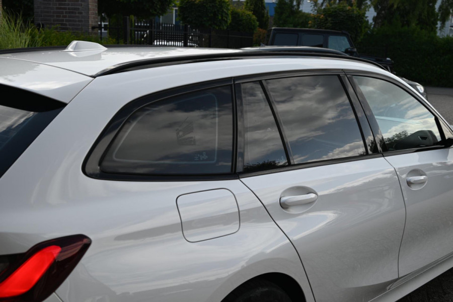 BMW 3 Serie Touring 320e MY 2023 204 PK 1e Eig Dealer o.h Carplay LED Head-Up 19'