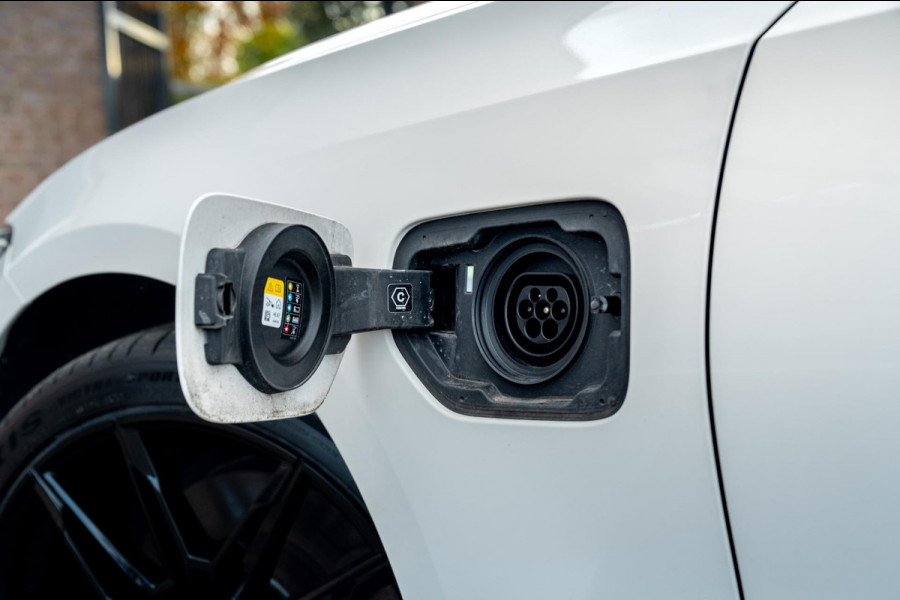 BMW 3 Serie Touring 320e MY 2023 204 PK 1e Eig Dealer o.h Carplay LED Head-Up 19'