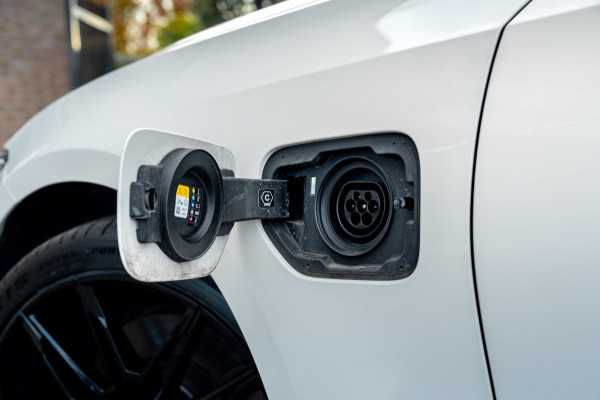 BMW 3 Serie Touring 320e MY 2023 204 PK 1e Eig Dealer o.h Carplay LED Head-Up 19'