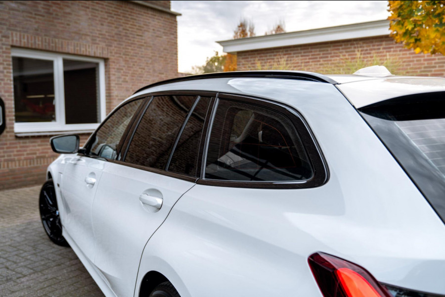 BMW 3 Serie Touring 320e MY 2023 204 PK 1e Eig Dealer o.h Carplay LED Head-Up 19'