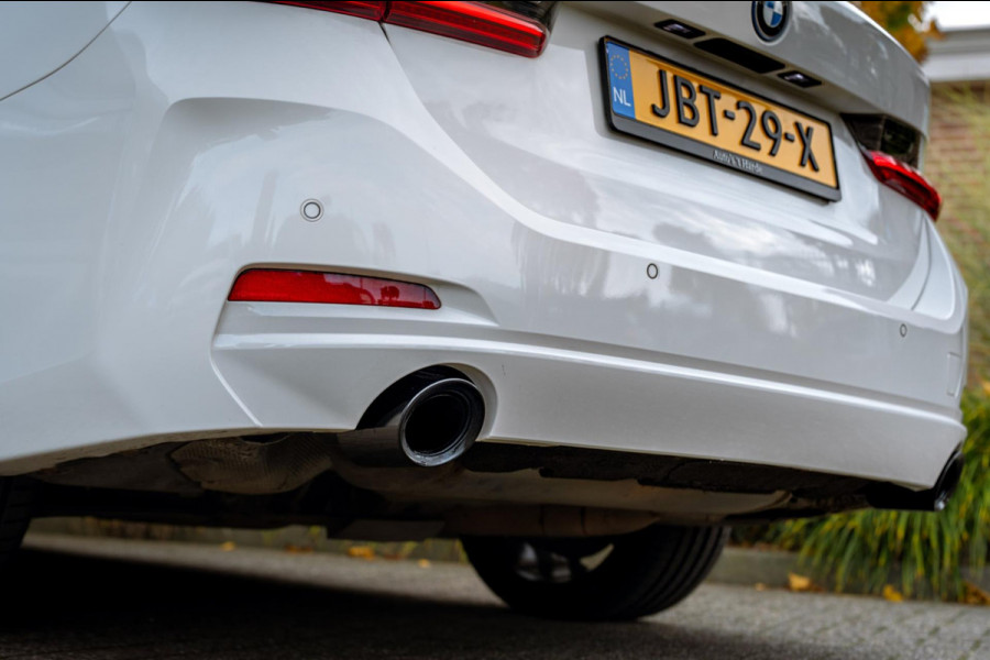 BMW 3 Serie Touring 320e MY 2023 204 PK 1e Eig Dealer o.h Carplay LED Head-Up 19'