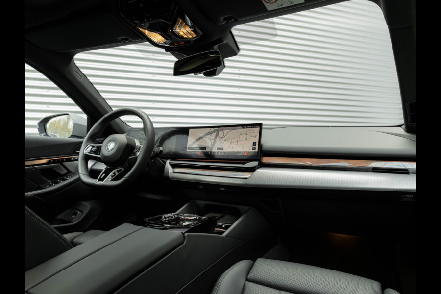 BMW i5 Touring eDrive40 M-Sport Pro - Onderstel Prof - Pano - Driving Ass Prof - Harman Kardon