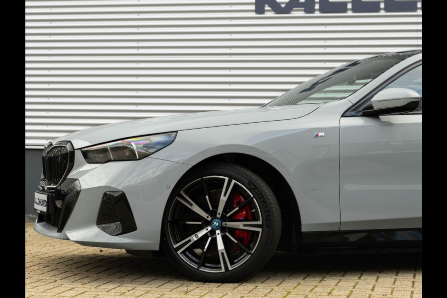 BMW i5 Touring eDrive40 M-Sport Pro - Onderstel Prof - Pano - Driving Ass Prof - Harman Kardon