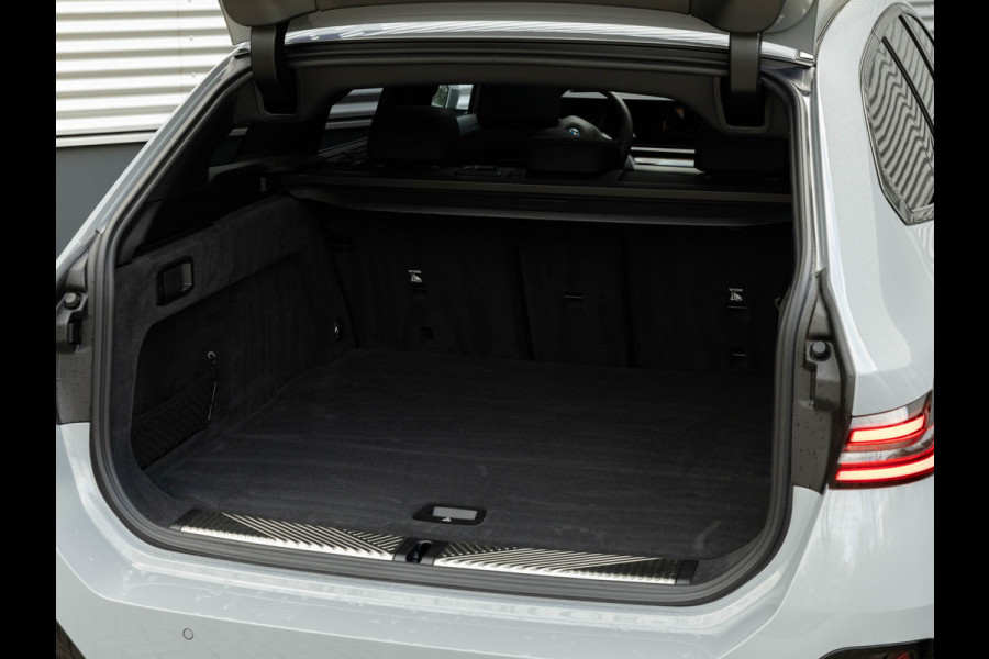 BMW i5 Touring eDrive40 M-Sport Pro - Onderstel Prof - Pano - Driving Ass Prof - Harman Kardon