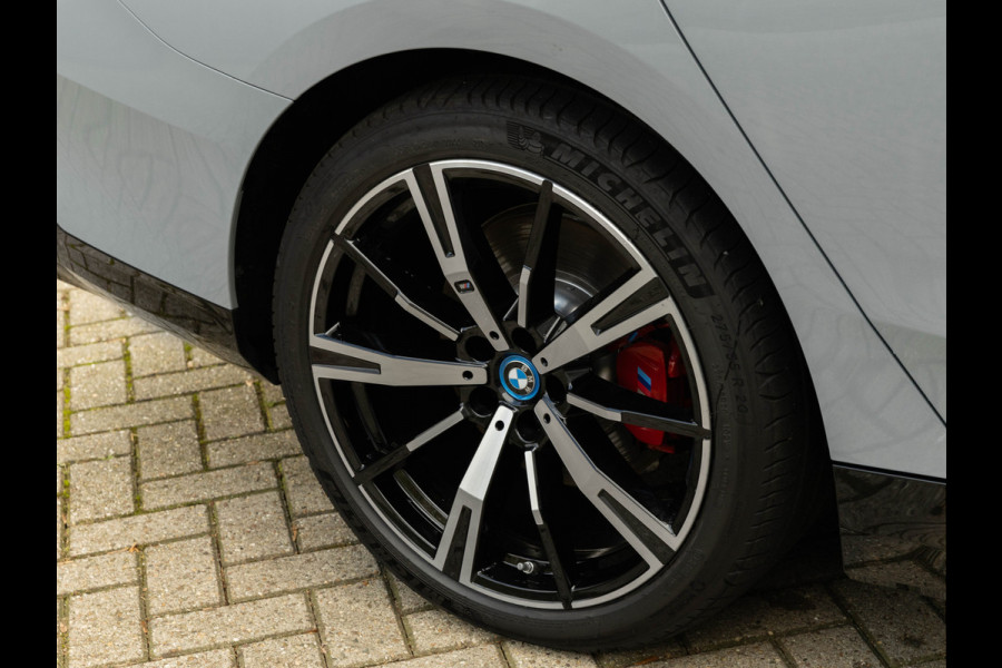 BMW i5 Touring eDrive40 M-Sport Pro - Onderstel Prof - Pano - Driving Ass Prof - Harman Kardon