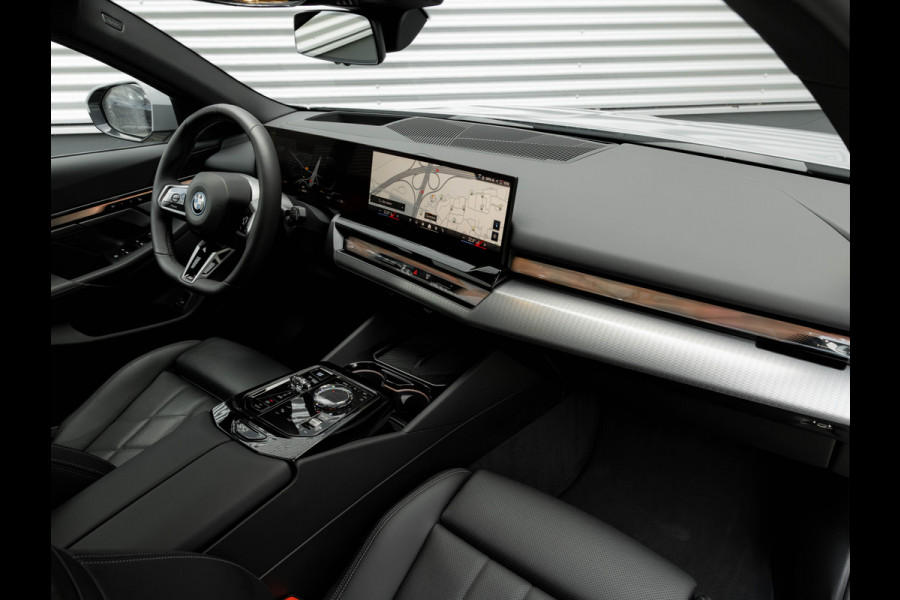 BMW i5 Touring eDrive40 M-Sport Pro - Onderstel Prof - Pano - Driving Ass Prof - Harman Kardon