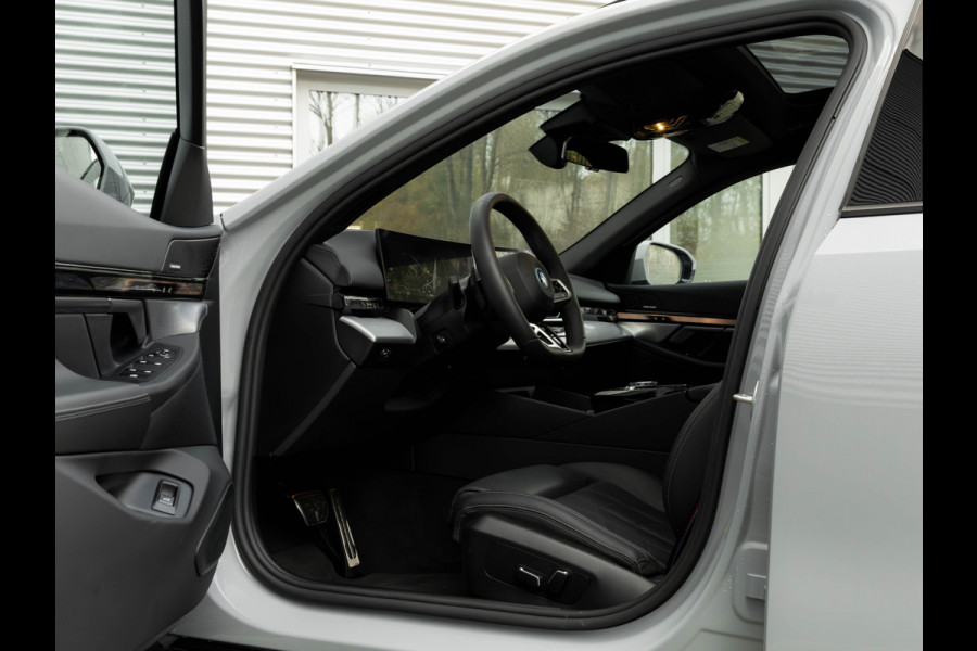 BMW i5 Touring eDrive40 M-Sport Pro - Onderstel Prof - Pano - Driving Ass Prof - Harman Kardon