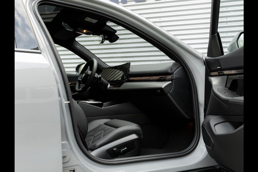 BMW i5 Touring eDrive40 M-Sport Pro - Onderstel Prof - Pano - Driving Ass Prof - Harman Kardon