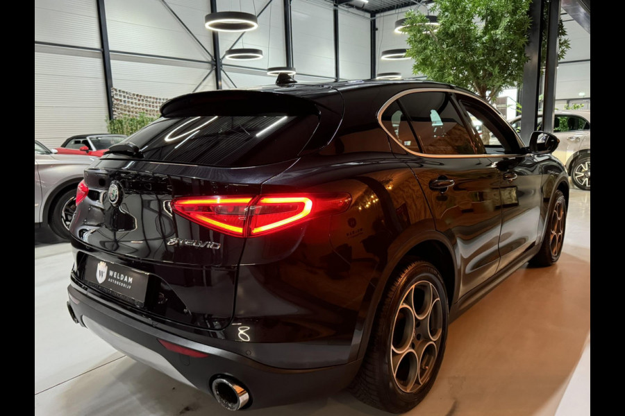Alfa Romeo Stelvio 2.0 T AWD Super Garantie 280 PK Memory StuurVW StoelVW Elek Achterklep Leder PDC Led Cruise Clima Navi Rijklaar