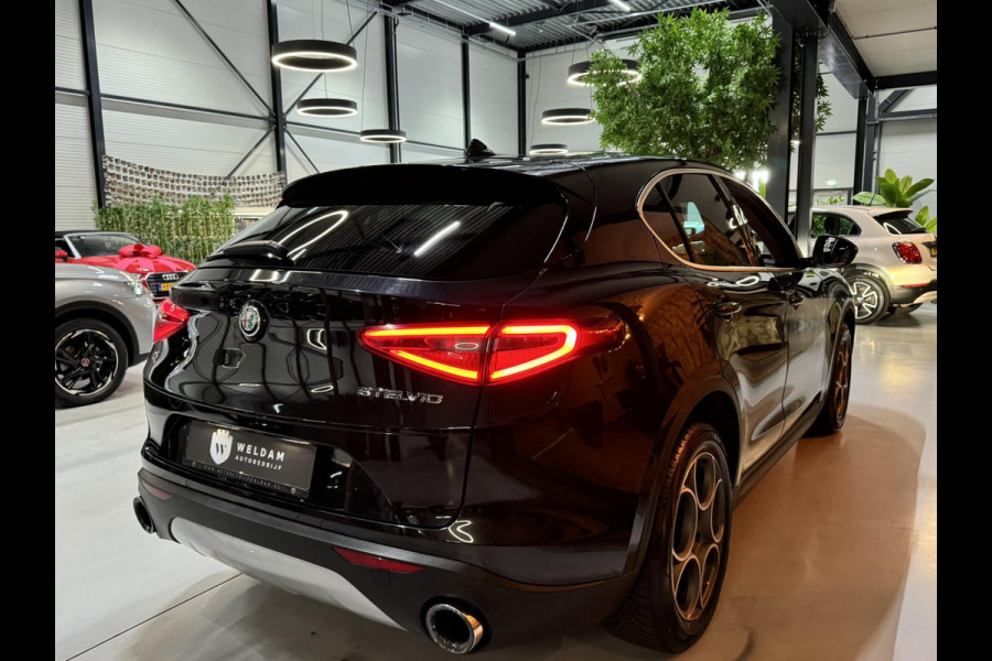 Alfa Romeo Stelvio 2.0 T AWD Super Garantie 280 PK Memory StuurVW StoelVW Elek Achterklep Leder PDC Led Cruise Clima Navi Rijklaar